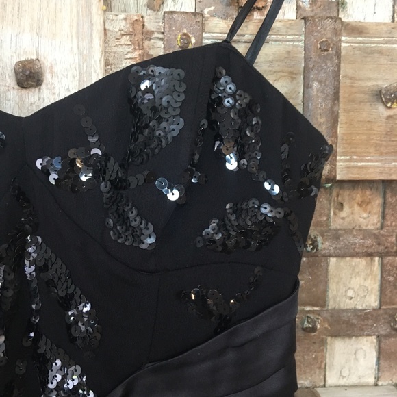 🌳🕊BCBGMaxAzria strapless dress - Picture 3 of 5